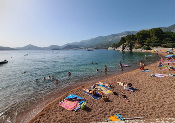 Da li ste čuli za Žensku plažu u Crnoj Gori: Kupanje na ovom mjestu je muškarcima zabranjeno iz jednog razloga (VIDEO)