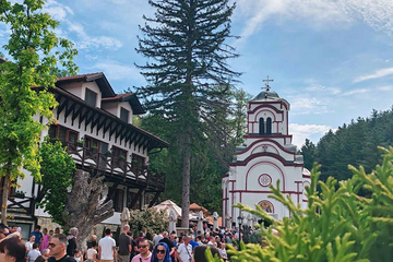 Najposjećenija svetinja u Srbiji: Manastir Tumane okuplja hiljade vjernika