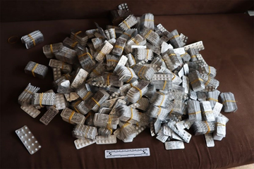 Mladić i djevojka iz Srbije u stanu u Zagrebu držali 500.000 tableta