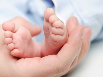 Osam zdravih beba rođeno vantjelesnom oplodnjom, od DNK tri osobe