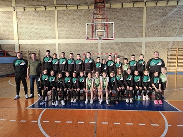 Mladi košarkaši Rudara iz Ugljevika dobili novu sportsku opremu uz podršku opštine i predsjednika Srpske