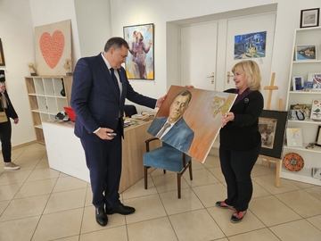 Rođendanski poklon za predsjednika: Dodiku na dar njegov portret