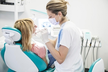 Nevjerovatan slučaj u Dalmaciji: Došla iz Austrije, popravila zube za 9.400 KM, pa pokušala pobjeći