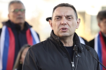 Vulin: Za proteste neko dobro plaćen iz inostranstva