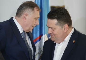 Interpol odbio crvenu potjernicu za Dodikom i Stevandićem