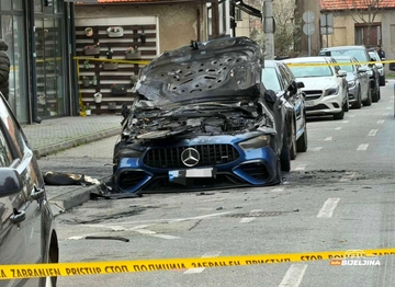 Oglasila se bijeljinska policija: Prijavljen požar na tri vozila (FOTO)
