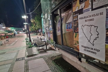 U Bijeljini, Brčkom i Tuzli polijepljeni plakati o podjeli BiH (FOTO)