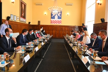 Počeo sastanak najviših zvaničnika Srpske sa rukovodstvom grada