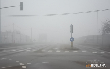VOZAČI, OPREZ Mokri kolovozi, magla pala na pojedine gradove u Srpskoj