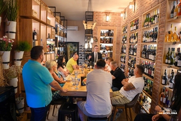 Nova radionica Wine and Flower shopa: Veče ispunjeno odličnim vinima i druženjem (FOTO)