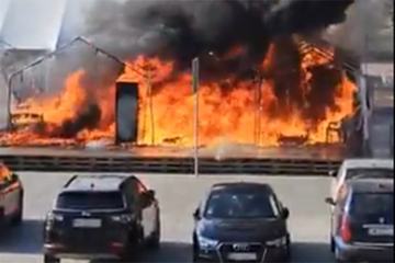 Veliki požar u Pionirskom parku u Beogradu: Kulja crni dim (VIDEO)