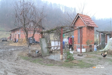 Vasići iz Lopara poslije rata krenuli od nule: Srušene objekte podigli iz pepela, danas žive od poljoprivrede i šire proizvodnju /FOTO/