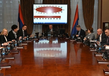 Dok građani krpe kraj s krajem, političari se čašćavaju većim platama