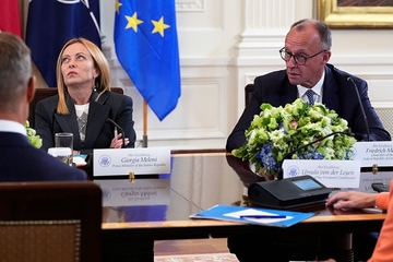 Viralni snimak iz Vašingtona: Meloni koluta očima dok Merc govori Trampu (VIDEO)