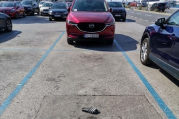 Fotografija iz Zadra postala hit: Kako se "čuva" parking mjesto