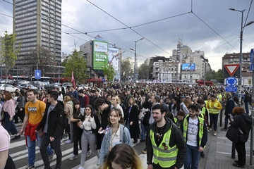 Protestna šetnja studenata "krugom dvojke": Kolona krenula od Slavije, pridružili se i građani