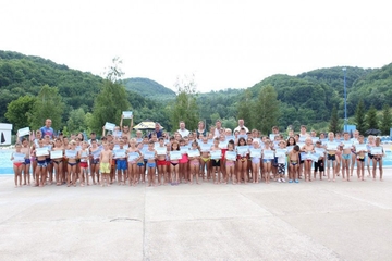 Stotine mališana prošlo kroz škole plivanja na bazenima u Bijeljini i Ugljeviku: Iz vode izronila i velika prijateljstva