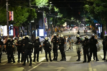 Treći dan protesta: Tenzije i sukobi u više gradova Srbije