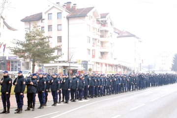 U svečanom defileu 2.500 učesnika i zastava dugačka 500 metara