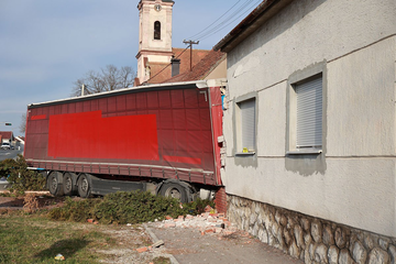 Djevojčici zašili glavu: Kamion uletio u sobu dok je otac pio kafu