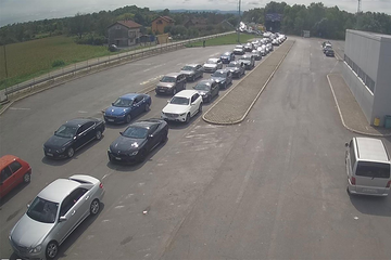 Duge kolone na osam graničnih prelaza na izlazu prema Hrvatskoj