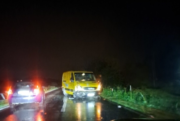 Još jedan sudar na bijeljinskim putevima, golf završio u kanalu