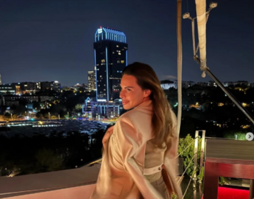 (FOTO) Sonja Vuksanović proslavila 50. rođendan: Slavljenica u uskoj haljini, nazdravlja i igra