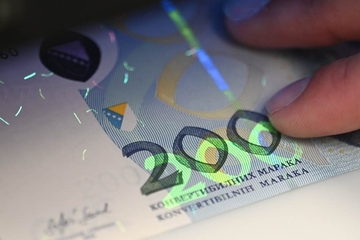 Povlačenje novca otkrilo stotine falsifikata: Kako prepoznati lažne konvertibilne marke i šta učiniti ako ih imate?