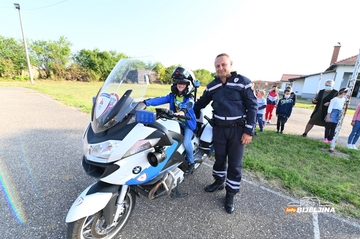 Učenici u Hasama upoznati o bezbjednom učešću u saobraćaju (FOTO)
