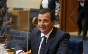 Stevandić izbacio Vukanovića, sjednica parlamenta RS prekinuta (VIDEO)