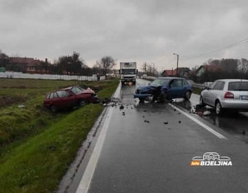 Sudar na putu Bijeljina - Ugljevik, ima povrijeđenih, vozilo završilo u kanalu