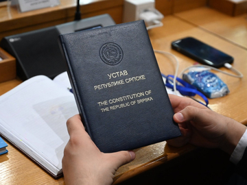 Da li v.d. predsjednika Republike Srpske treba da uđe u Ustav RS?
