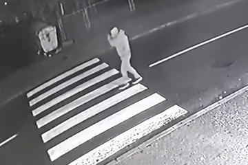 Uznemirujući video iz Brčkog: Automobil na pješačkom prelazu "pokupio" pješaka