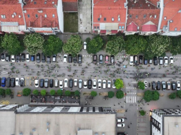 Protest ispred stana gradonačelnika Mićina u Novom Sadu: Zvižduci, poruke i poziv na "Pumpaj"