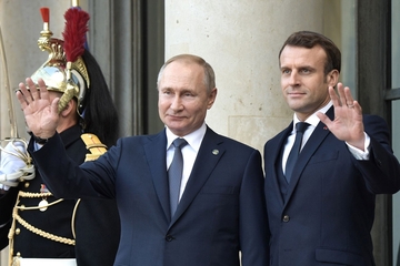 Makron razmatra oduzimanje ordena časti Putinu