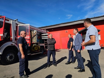 Salcburg poklonio Ugljeviku moderno vatrogasno vozilo: Prijateljstvo i podrška!