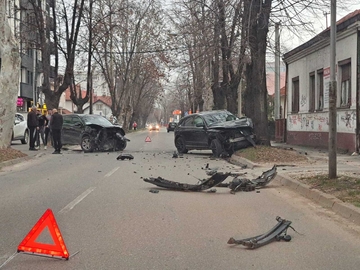 Bijeljina: Sudar dva vozila, obustavljen saobraćaj (FOTO) 