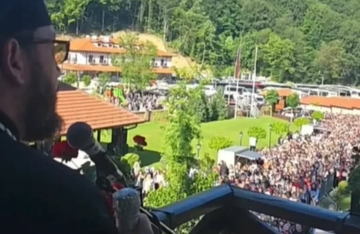 Hiljade vjernika sliva se u manastiru Tumane: Nestvaran prizor iz "SRPSKOG OSTROGA"