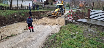 Ugljevik: Uspostavljen saobraćaj na lokalnom putu u Krćini (FOTO)