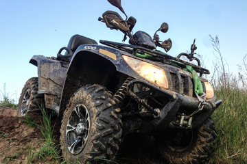 Povrijeđeni otac i dvoje djece, prevrnuli se kvadom