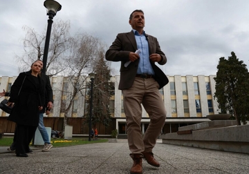 VUKANOVIĆ OPET META PRIJETNJI Dvojka osumjičena za podsticanje nasilja na štetu poslanika