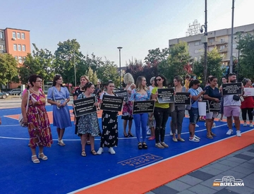 "Stop nasilju nad ženama": Održan protest u Bijeljini (FOTO)