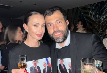 Slavilo se tokom izborne noći: Gorica i Igor sa majicama na kojima su Putin i Dodik pratili rezultate (FOTO)