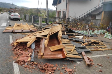 Štete širom BiH: Vjetar jačine orkanske oluje duvao 105 km/h