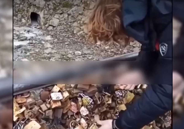 HIT NA INTERNETU "Tri godine sam izigravao IDIOTA, ona u ljubav se klela, gdje je katanac, majku li mu..." (VIDEO)