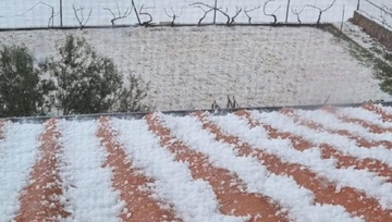 Jak grad u Dalmaciji, led debljine i do 10 centimetara