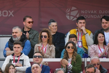 Stanivuković sa bakom Gospom prati meč Đoković-Lajović