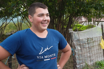 Priča o Ahmedu Malkoču osvojila region: Želi biti najveći farmer (VIDEO)