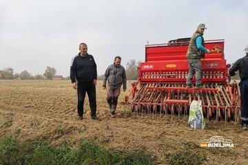 Pri kraju sjetva pšenice u Semberiji: Na šta poljoprivrednici treba posebno da obrate pažnju? (FOTO)