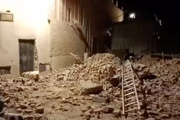 Potresni prizori iz Maroka: Ljudi rukama kopaju po ruševinama u potrazi za najmilijima i imovinom (FOTO/VIDEO)